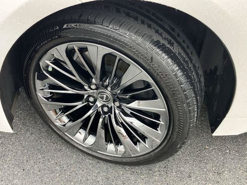 Used 2018 Lexus LS 500h w/ Luxury Package RWD image 9