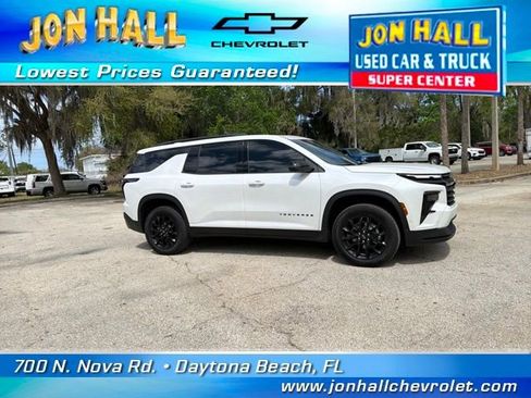 Used 2024 Chevrolet Traverse LT w/ Enhanced Driving Package image 13