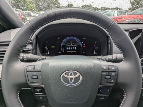 Used 2025 Toyota Camry SE w/ Convenience Package FWD image 24