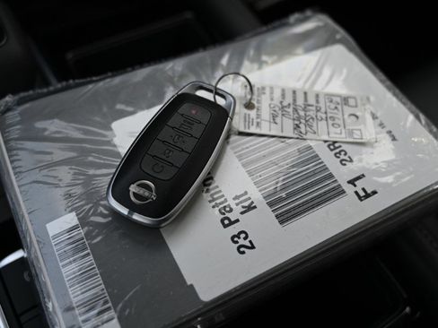 Used 2023 Nissan Pathfinder SL w/ SL Premium Package image 32