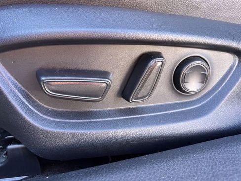 Used 2025 Toyota Camry SE image 28