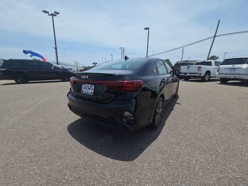 Used 2024 Kia Forte LXS w/ LXS Technology Package FWD image 8