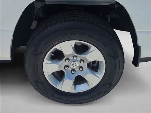 Used 2022 RAM 1500 Big Horn AWD/4WD image 25
