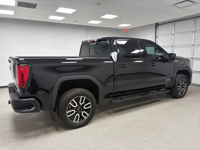 Used 2025 GMC Sierra 1500 AT4 w/ Technology Package AWD/4WD image 10