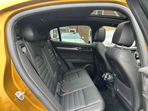 Used 2022 Alfa Romeo Stelvio Veloce AWD/4WD image 22