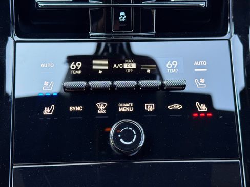 Used 2025 Porsche Panamera image 37