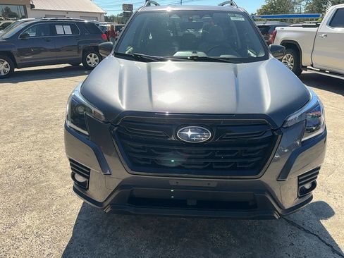 Used 2023 Subaru Forester Premium image 2
