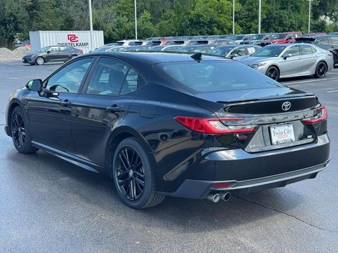 Used 2025 Toyota Camry SE FWD image 8