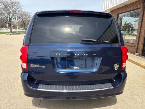 Used 2017 Dodge Grand Caravan SXT image 4