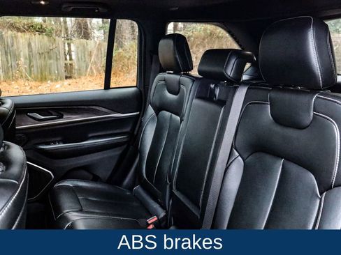 Used 2024 Jeep Grand Cherokee Limited 4xe image 12