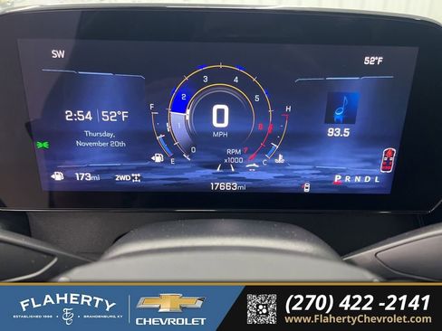 Used 2025 Chevrolet Traverse LT image 27