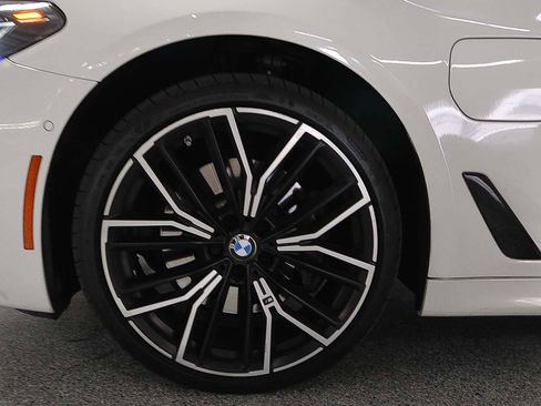 Used 2021 BMW 530e w/ M Sport Package RWD image 5