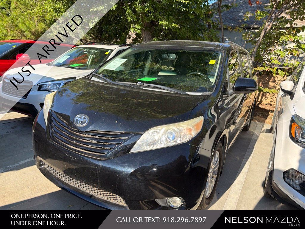 Used 2015 Toyota Sienna XLE w/ XLE Navigation Package FWD image 1