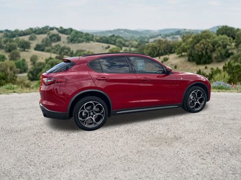 Used 2023 Alfa Romeo Stelvio Ti AWD/4WD image 10