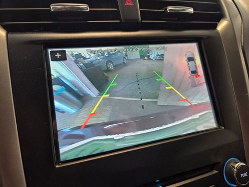 Used 2017 Ford Fusion SE w/ Fusion SE Technology Package image 24