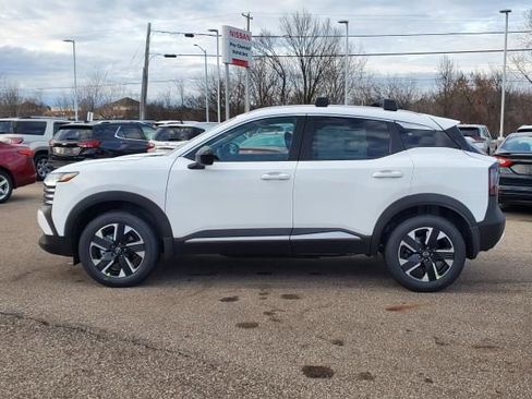 New 2026 Nissan Kicks SV image 2