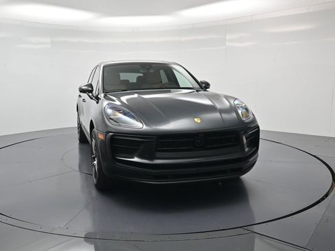 Certified 2026 Porsche Macan AWD/4WD image 36