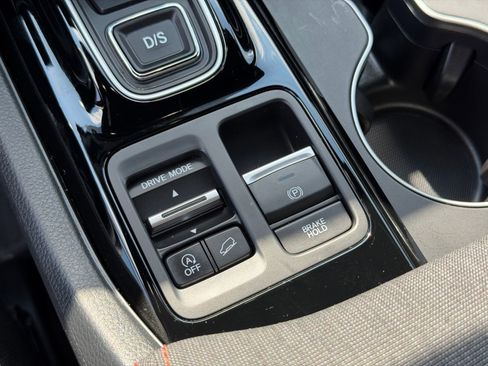 Used 2025 Honda Pilot Sport image 26