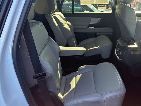 Used 2025 Ford Expedition Active RWD image 7