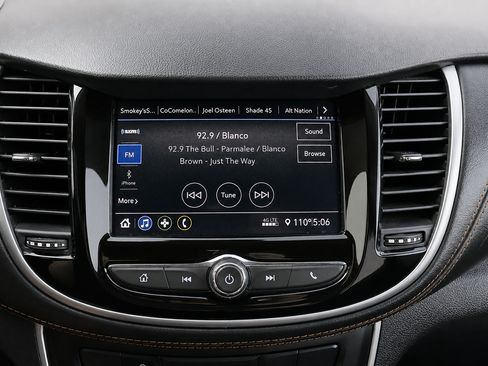 Used 2020 Chevrolet Trax LT w/ LT Convenience Package FWD image 34