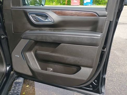 Used 2023 Chevrolet Tahoe Z71 w/ Luxury Package AWD/4WD image 13