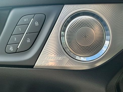 Used 2025 Buick Enclave Avenir w/ Super Cruise Package AWD/4WD image 32