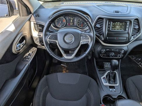 Used 2017 Jeep Cherokee Latitude image 20