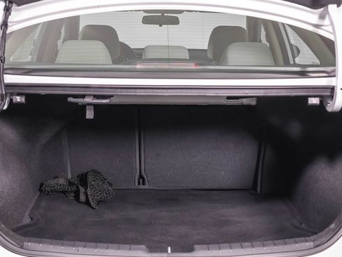 Used 2017 Hyundai Elantra SE image 39