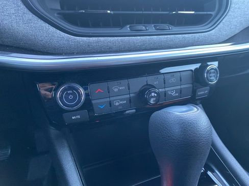 Certified 2023 Jeep Compass Sport image 28