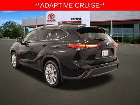 Used 2023 Toyota Highlander Limited image 5