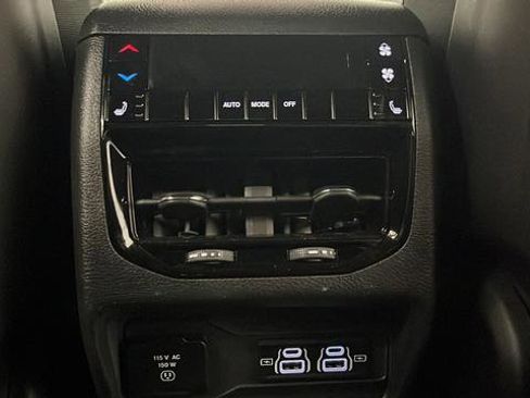 Used 2024 Jeep Grand Cherokee L Limited w/ Black Appearance Package image 32