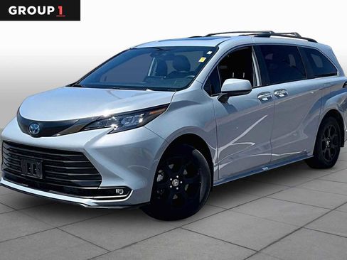 Used 2024 Toyota Sienna XLE Woodland Edition image 1