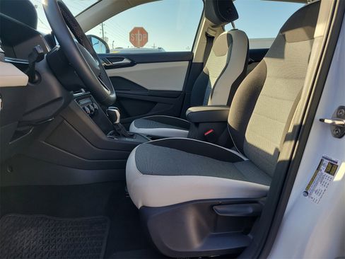 Certified 2025 Volkswagen Taos S image 17
