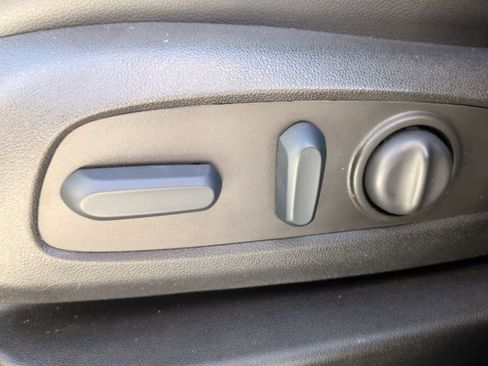 Used 2022 GMC Terrain SLT w/ Infotainment Package II image 18