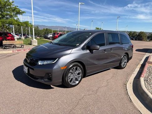 Used 2025 Honda Odyssey Touring image 3