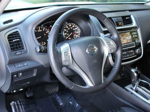 Used 2018 Nissan Altima 2.5 SV image 9