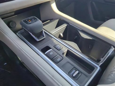 Used 2025 Nissan Pathfinder SL FWD image 15