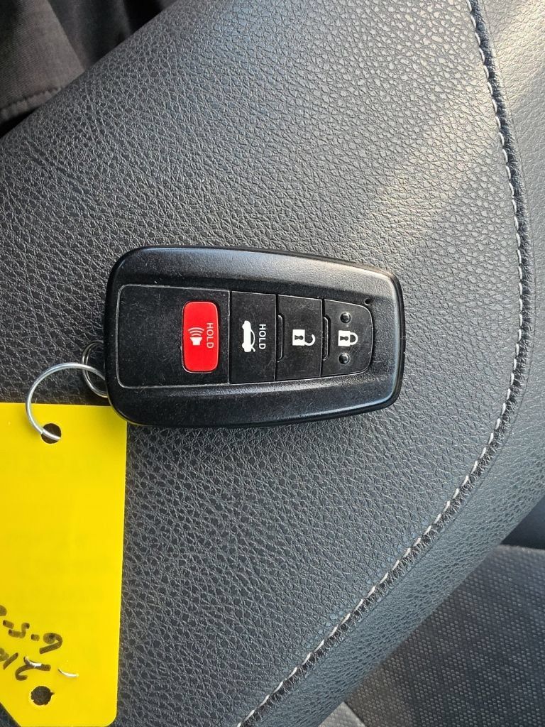 Used 2022 Toyota Camry XSE FWD image 17