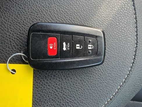 Used 2022 Toyota Camry XSE FWD image 17