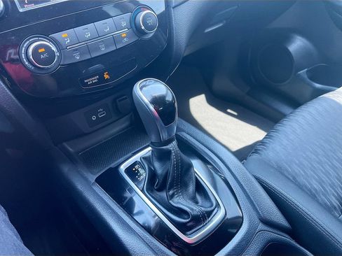 Used 2018 Nissan Rogue S AWD/4WD image 16