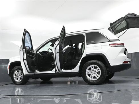 Used 2023 Jeep Grand Cherokee Laredo AWD/4WD image 50