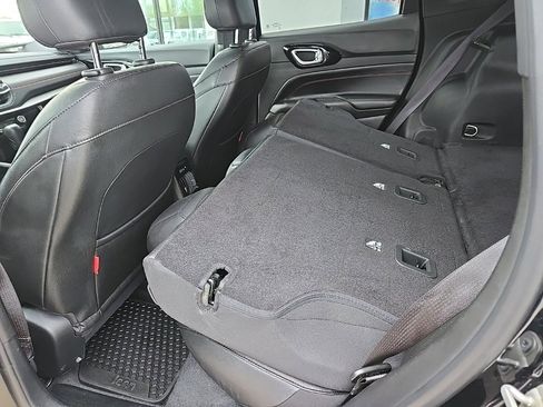 Used 2024 Jeep Compass Trailhawk image 89