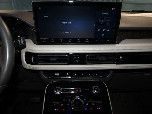 Used 2022 Lincoln Nautilus Reserve image 17