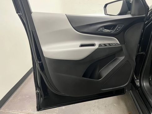 Used 2022 Chevrolet Equinox LT image 11