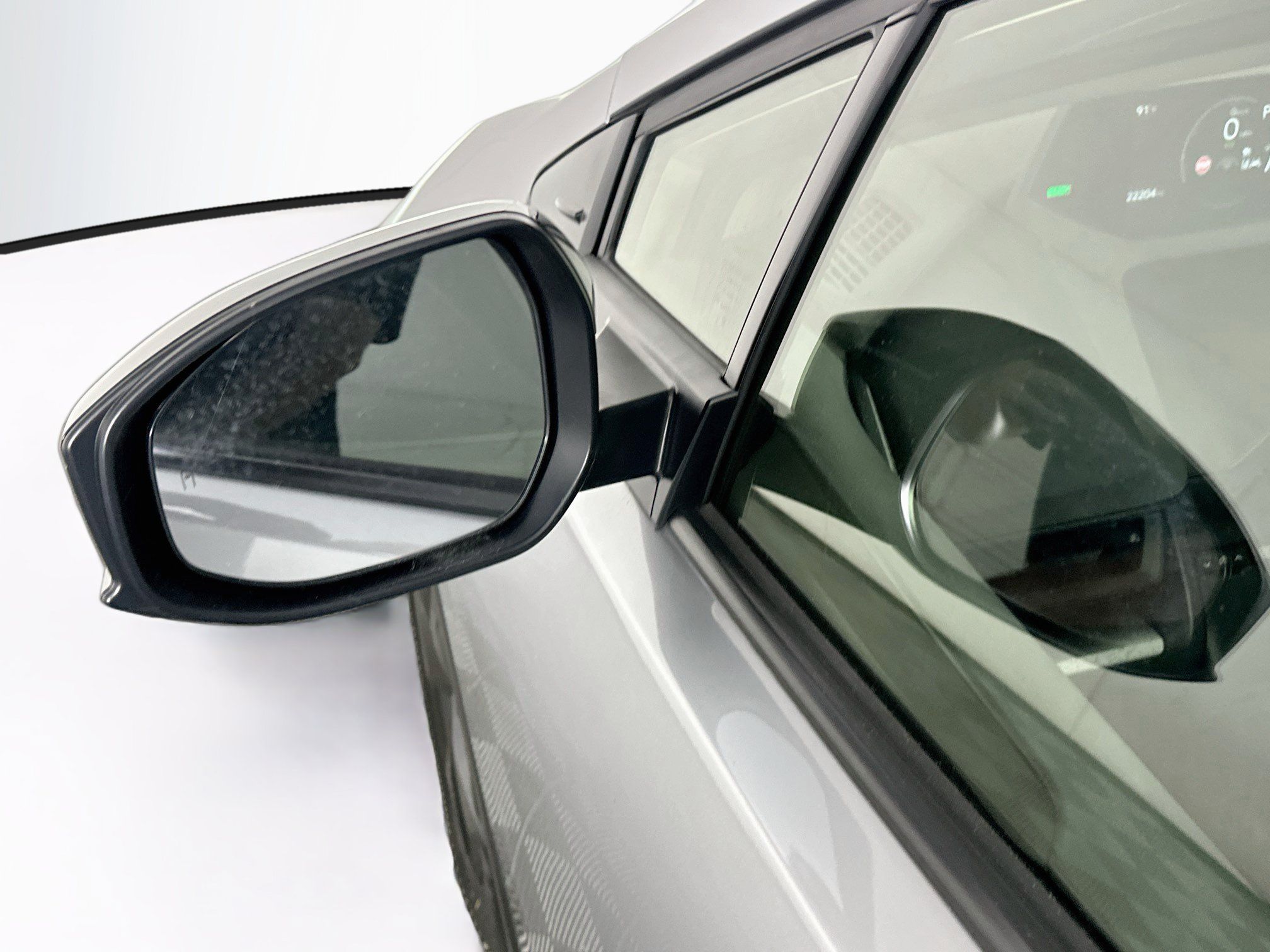 Used 2025 Toyota Prius LE FWD image 16