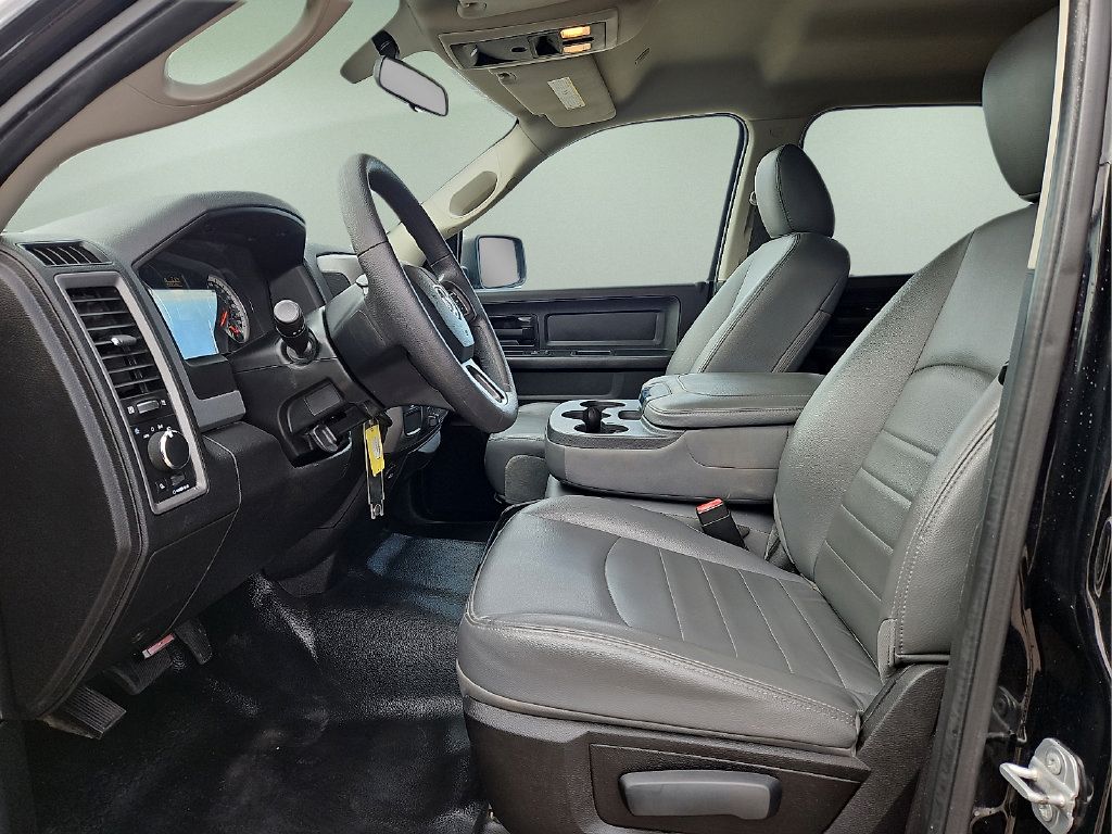 Used 2019 RAM 1500 Tradesman w/ Chrome Appearance Group RWD image 17