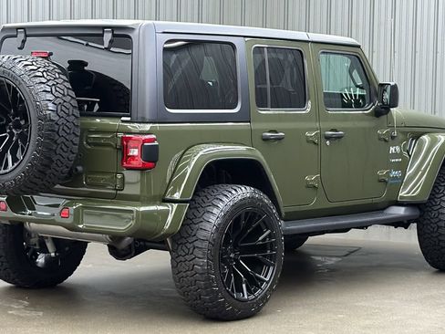 Used 2023 Jeep Wrangler Unlimited Sahara w/ Cold Weather Group AWD/4WD image 5
