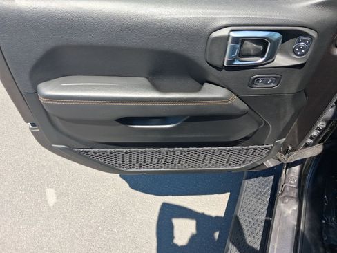 Used 2021 Jeep Gladiator Overland AWD/4WD image 9