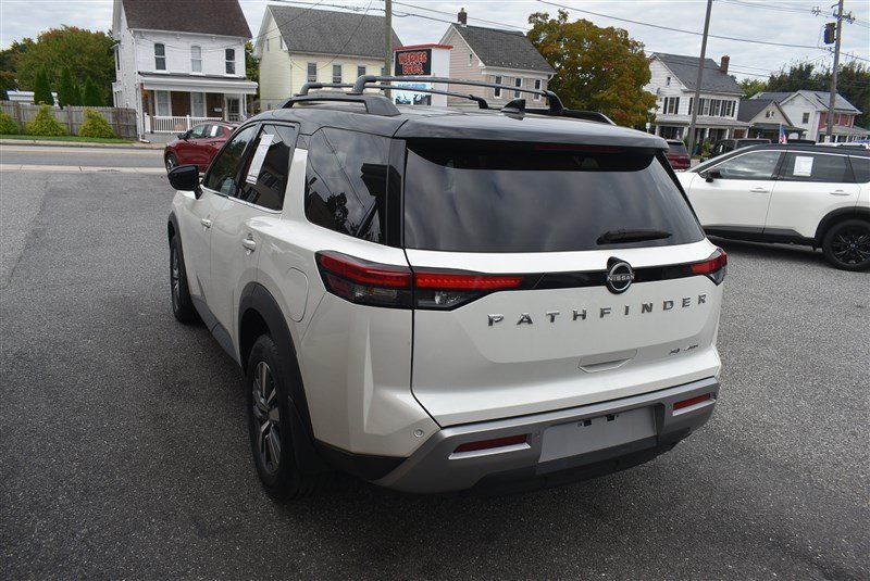Used 2024 Nissan Pathfinder SL AWD/4WD image 7