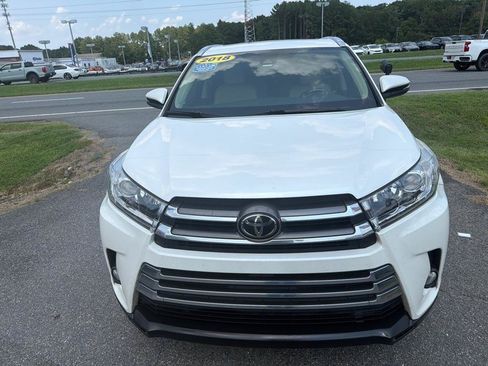 Used 2018 Toyota Highlander Limited FWD image 6